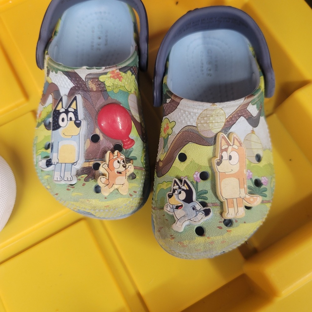 Crocs Bluey Classic Clogs Kids Size C8 Bluey and Bingo Graphic Charms Shoes